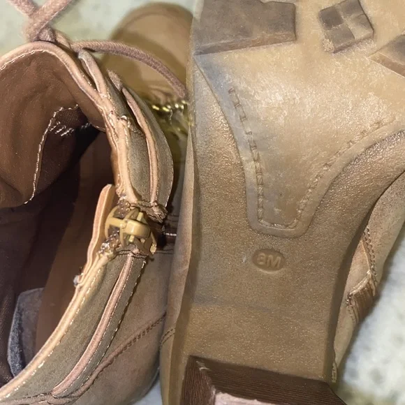 Guess - Picture 5 of 5